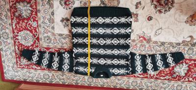 Huňatý vlněný svetr z Nepálu