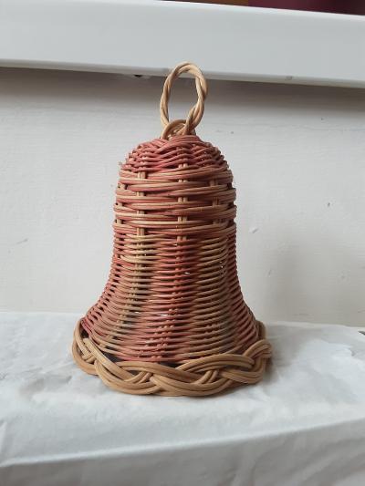 Proutěný zvonek s rolničkou