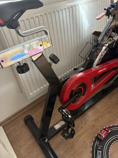 Cyklotrenažér inSPORTline Delta