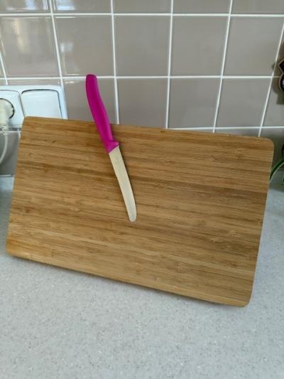 Daruji magnetický stojan na nože