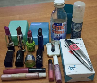 Kosmetika, koupelna.