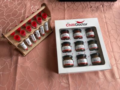 Daruji 2 sady ostrých koření Chilli Doctor