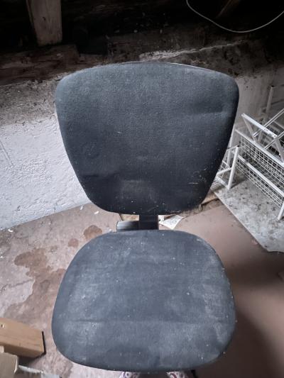 Dětská otočná židle