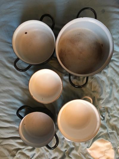 Smaltované hrnce malé