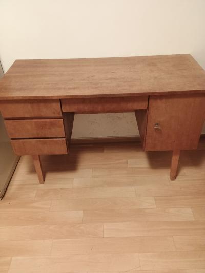 Starý psací stůl k repasi