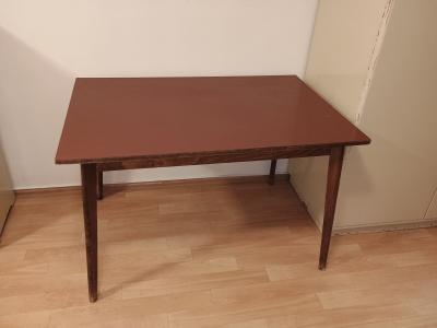 Starý velký dřevěný stul