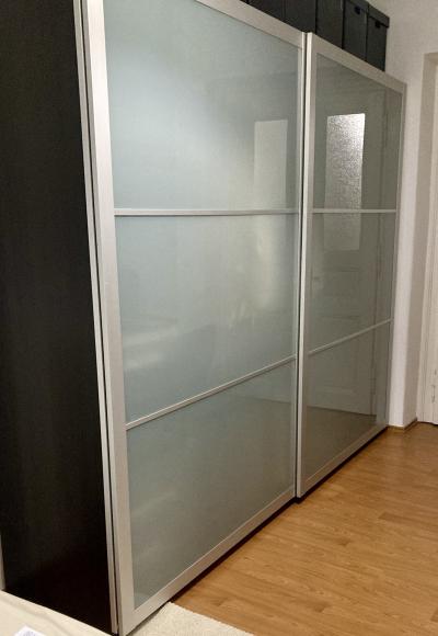 Posuvné skleněné dveře pro skříň IKEA PAX