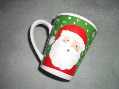 Hrníček s oťukem jinak ok