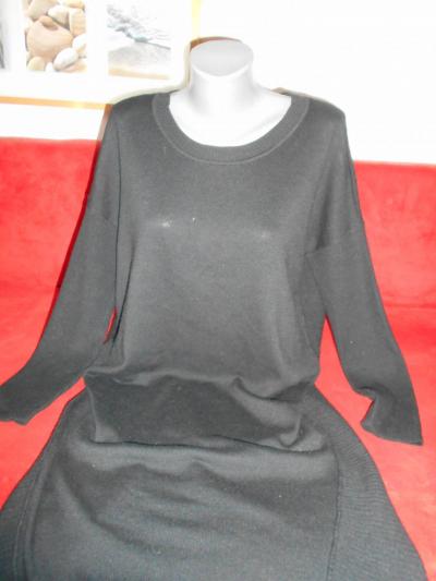 Úpletové černé šaty,