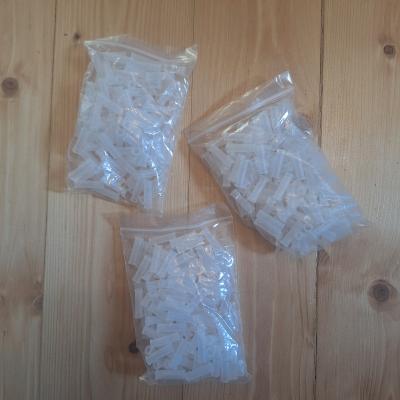 Spojovače na svítící tyčinky.