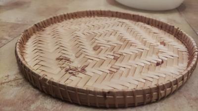 slaměná miska pod květináč