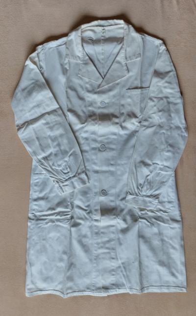 Laboratorní plášť na dospěláka