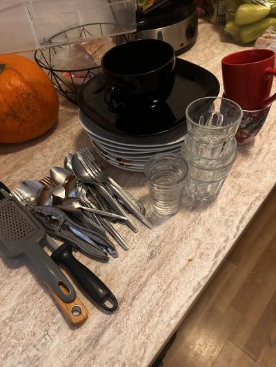 Nádoby a příbory
