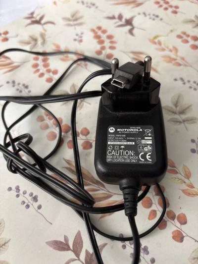 Hledám nabíječku k telefonu Motorola RAZR V3 V