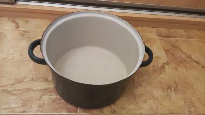hrnec bez pokličky