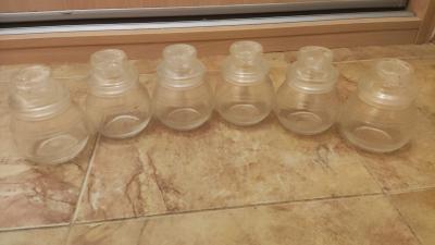 6x  uzavíratelné skleničky - na koření atd