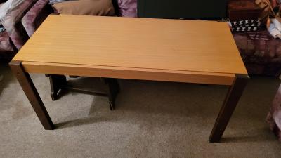 Konferenční stolek