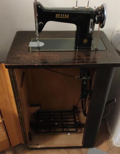 šicí stroj Zetina vestavěný, šlapací