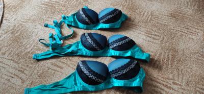 Tři úpně nové podprsenky , velikost je tam 44/100 odhaduji B