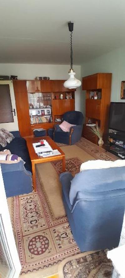 Obývací stěnu mahagon, sedací soupravu, konferenční stolek,