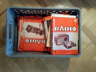 Mnoho výtisků časopisu "Amatérské rádio"