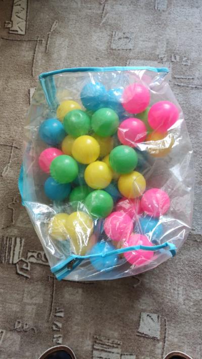 malé plastové balonky