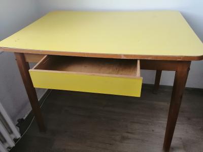 Dřevěný stůl s šuplíkem-prodáno