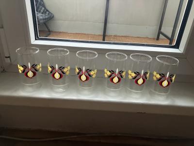 Sklenicky s motivem cibule