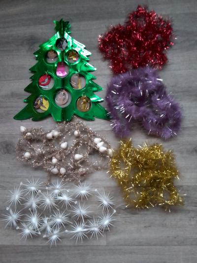 VÁNOČNÍ ŘETĚZY A SKLÁDACÍ STROMEČEK 35cm NA ZAVĚŠENÍ