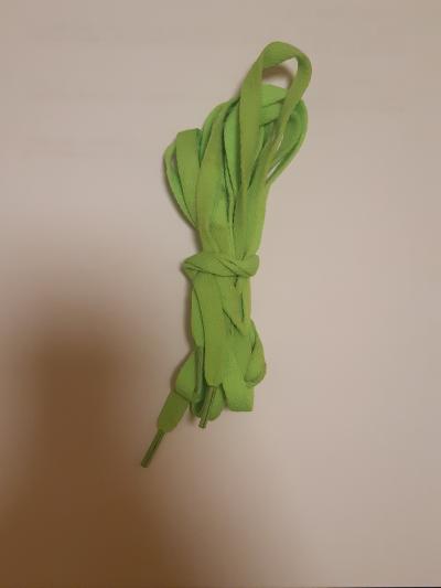 Tkaničky svítivě zelené