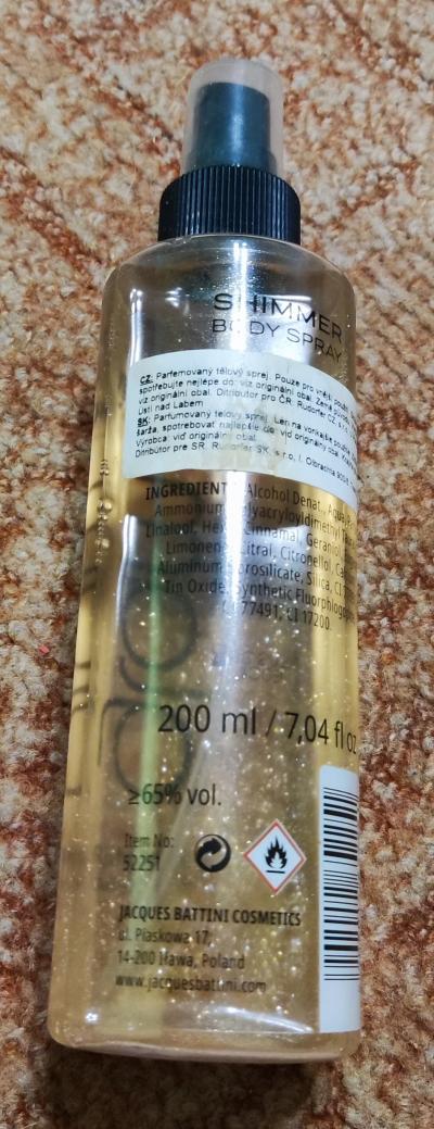 Shimmer body spray