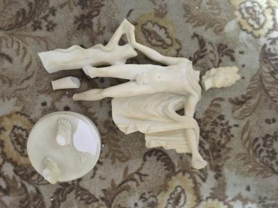 Řecká socha rozbitá