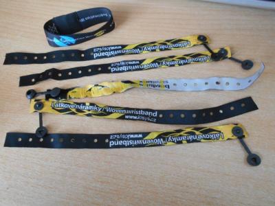 Náramky textilní na ruce