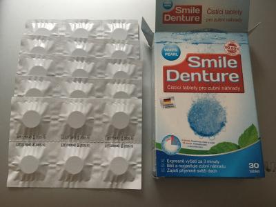 čistící tablety pro zubní náhrady