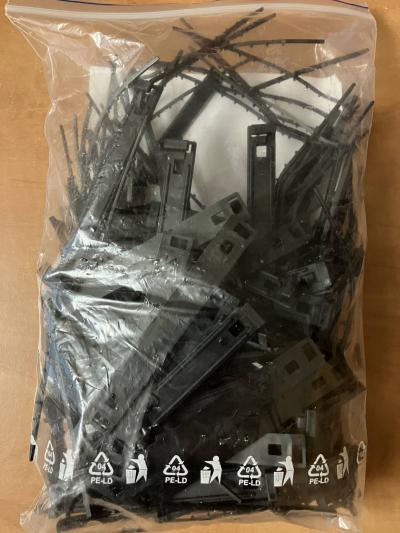 plastové archivační spony