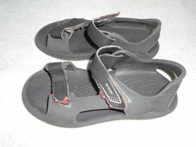 Černé dětské sandále Crocs stélka 21 cm.
