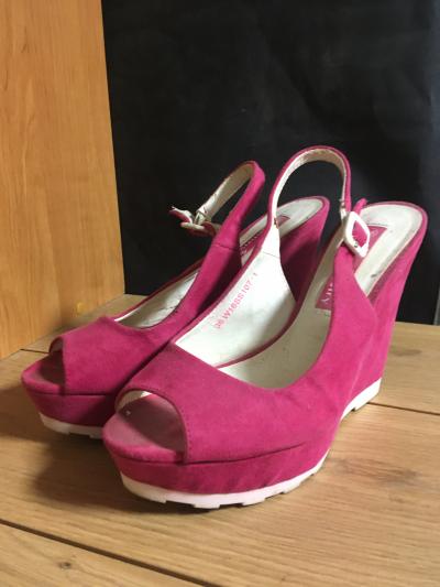 Růžové semišové lodičky na donošení 36