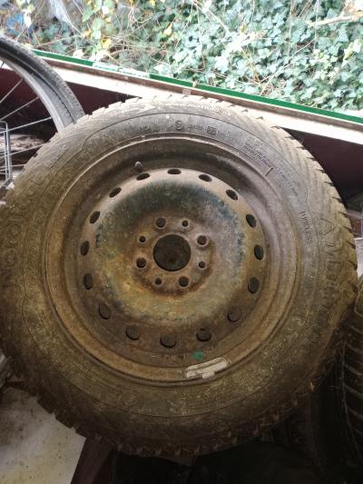 věnuji sadu plechových disků na fiat punto 1