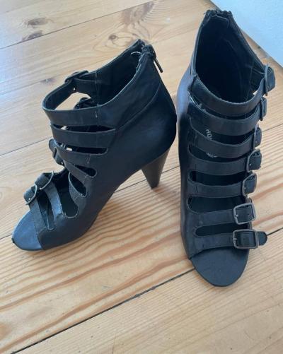 Sandále na podpadku