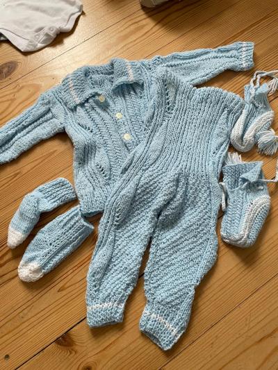 Dětský komplet odhadem vel .80