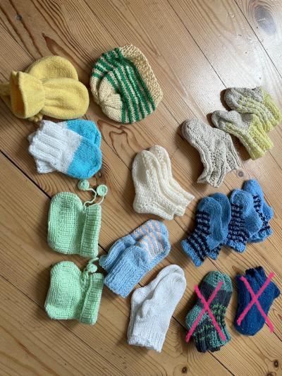 Pro mimi- ponožky, čepička a rukavičky.