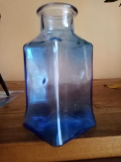 modrá vázička malá