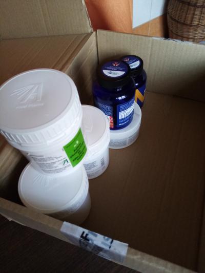 prázdné nádoby s víčky