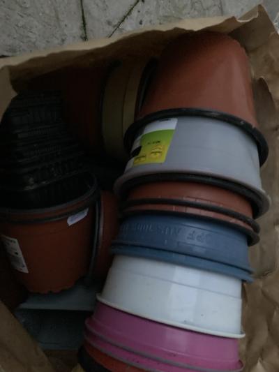 POUŽITÉ KVĚTINÁČE – MIX 2