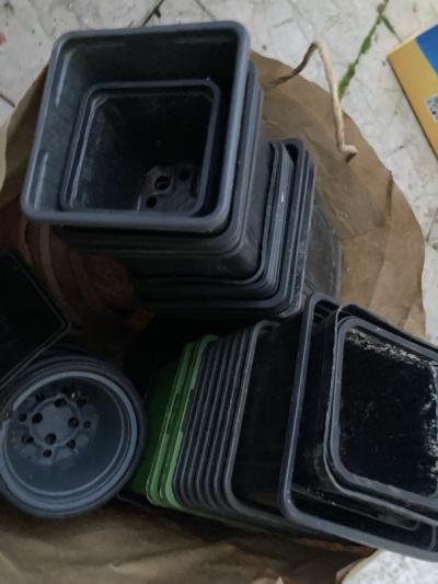 POUŽITÉ KVĚTINÁČE – MIX 3