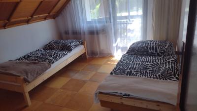 Daruji sedací soupravu , matrace zánovní ,a dvě jednolůžkové