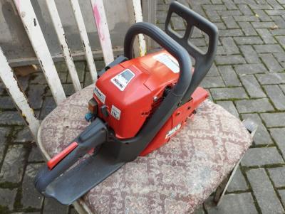 Daruji starší nefunkční pilu Oleo-Mac  936.