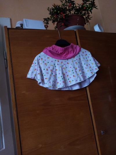 sukýnka puntíky asi 4r