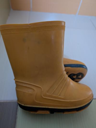 Žluté holínky vel. 25