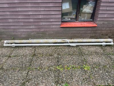 Markýzu 3 x cca 2,ř m (šxd).